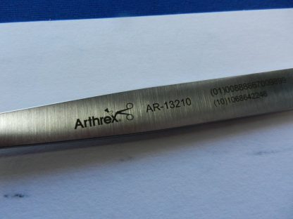 Arthrex AR-13210 Low Profile Hohmann Retractor 8mm x 16cm - Image 3