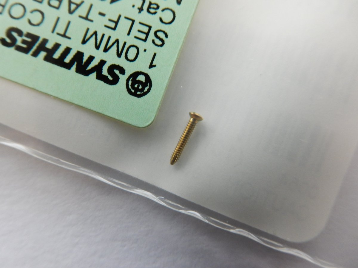 Synthes 400.526 1.0mm TI Cortex Screw Self-Tapping 6mm - Image 2