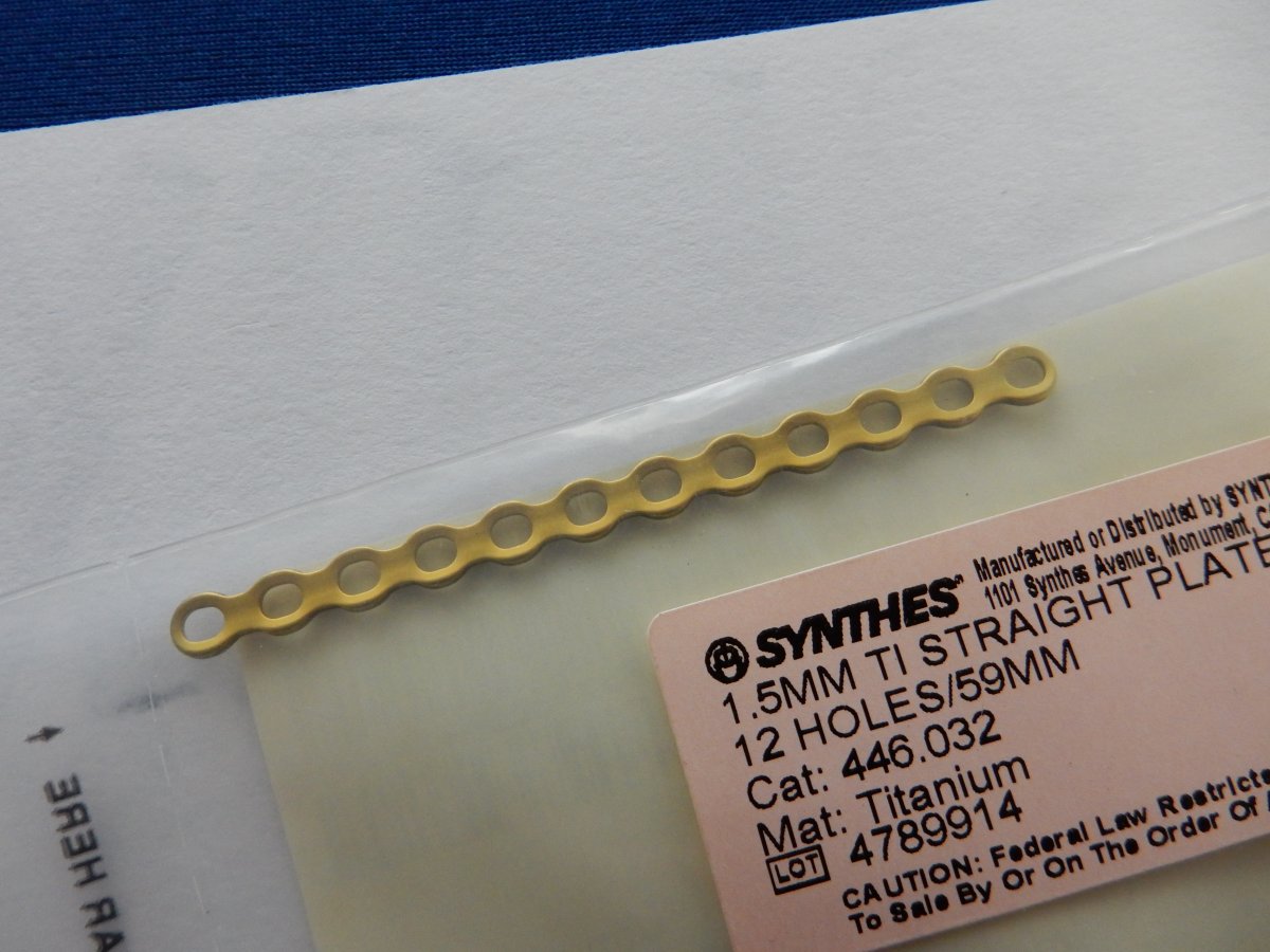 Synthes 446.032 1.5mm TI Straight Plate 12 Holes/59mm - Image 2