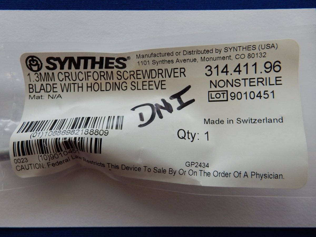 Synthes 314.411.96 1.3mm Cruciform Screwdriver Blade with Holding Sleeve - Image 3
