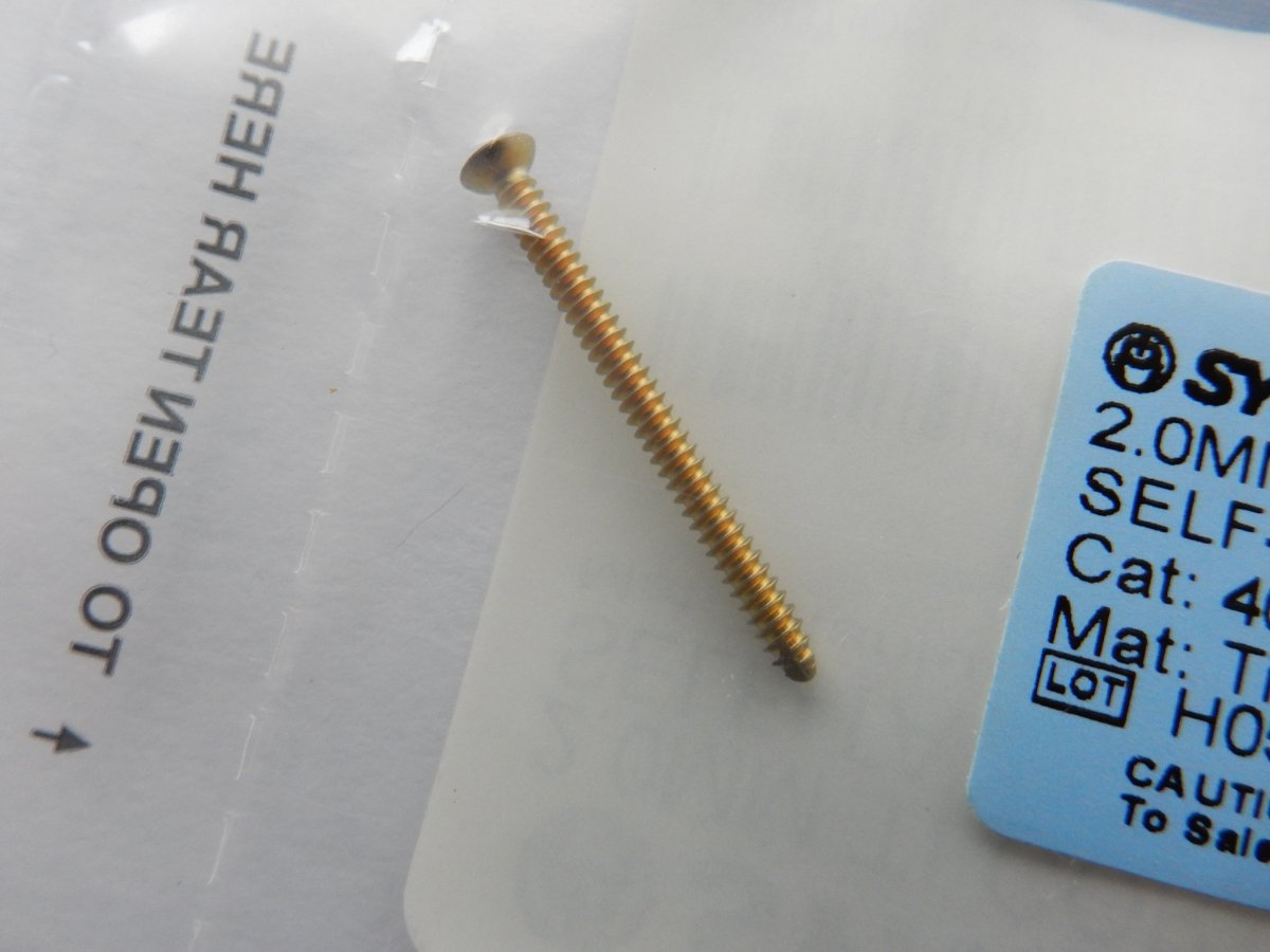 Synthes 401.824.96 2.0mm TI Cortex Screw Self-Tapping 24mm - Image 2