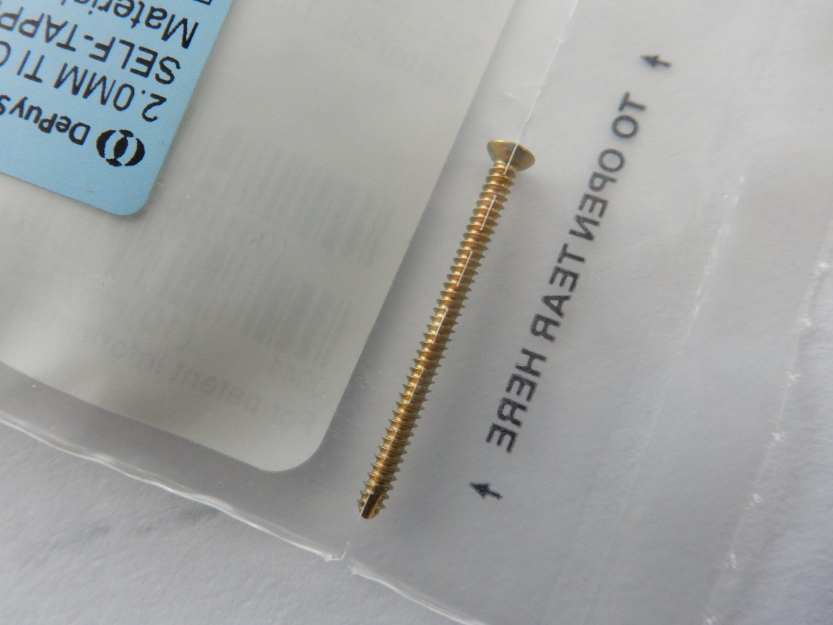 Synthes 401.826.96 2.0mm TI Cortex Screw Self-Tapping 26mm - Image 2