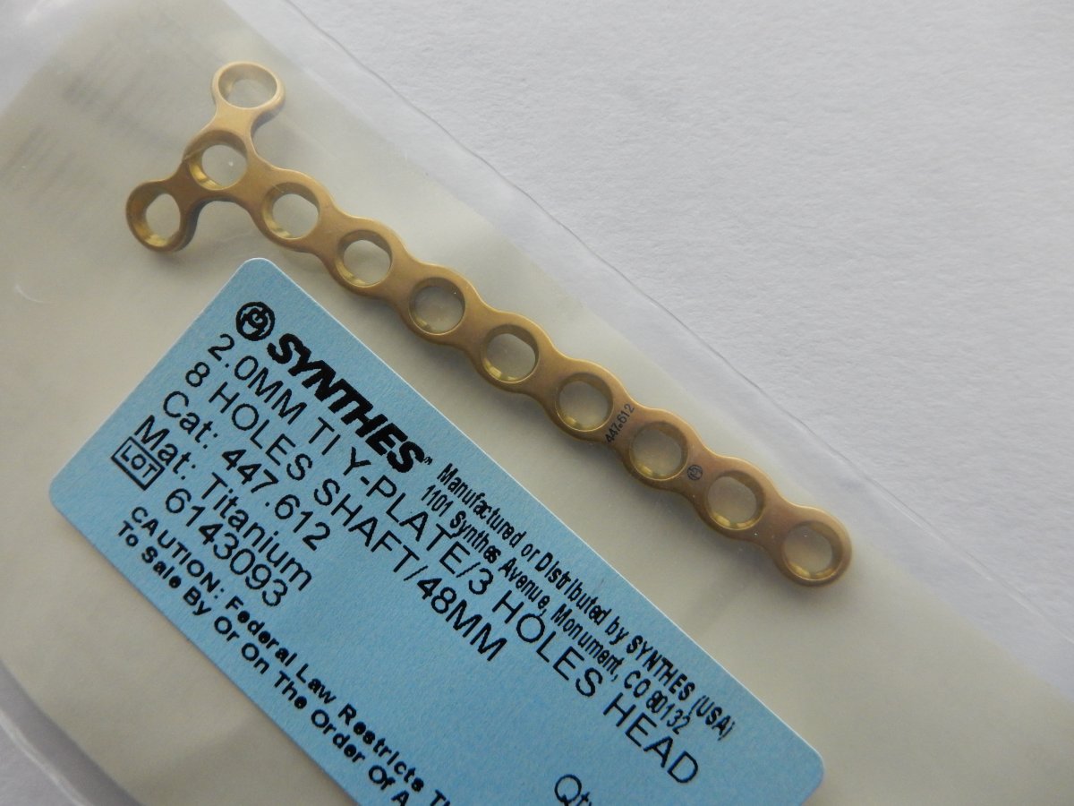 Synthes 447.612 2.0mm TI Y-Plate/3 Holes Head 8 Holes Shaft/48mm - Image 2