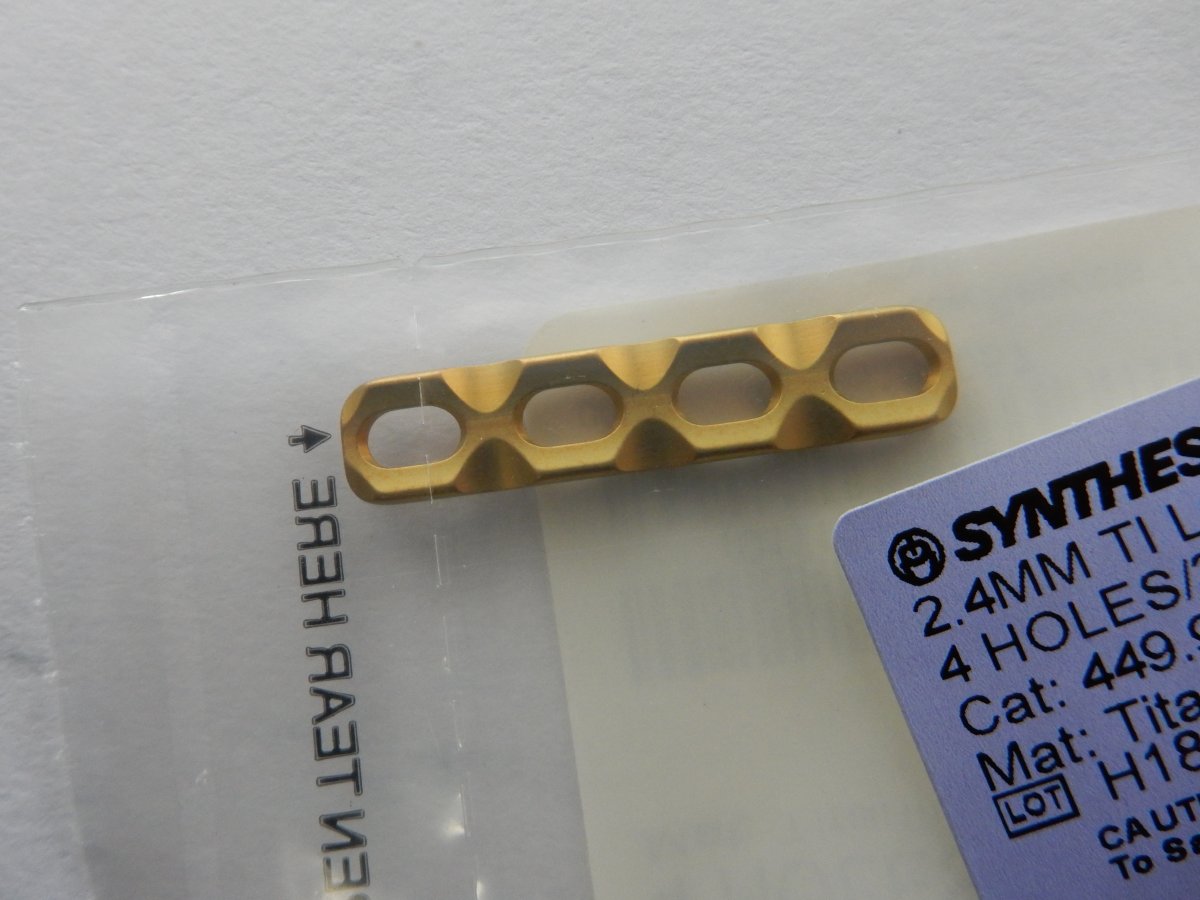 Synthes 449.924 2.4mm TI LC-DCP Plate 4 Holes/31mm - Image 2