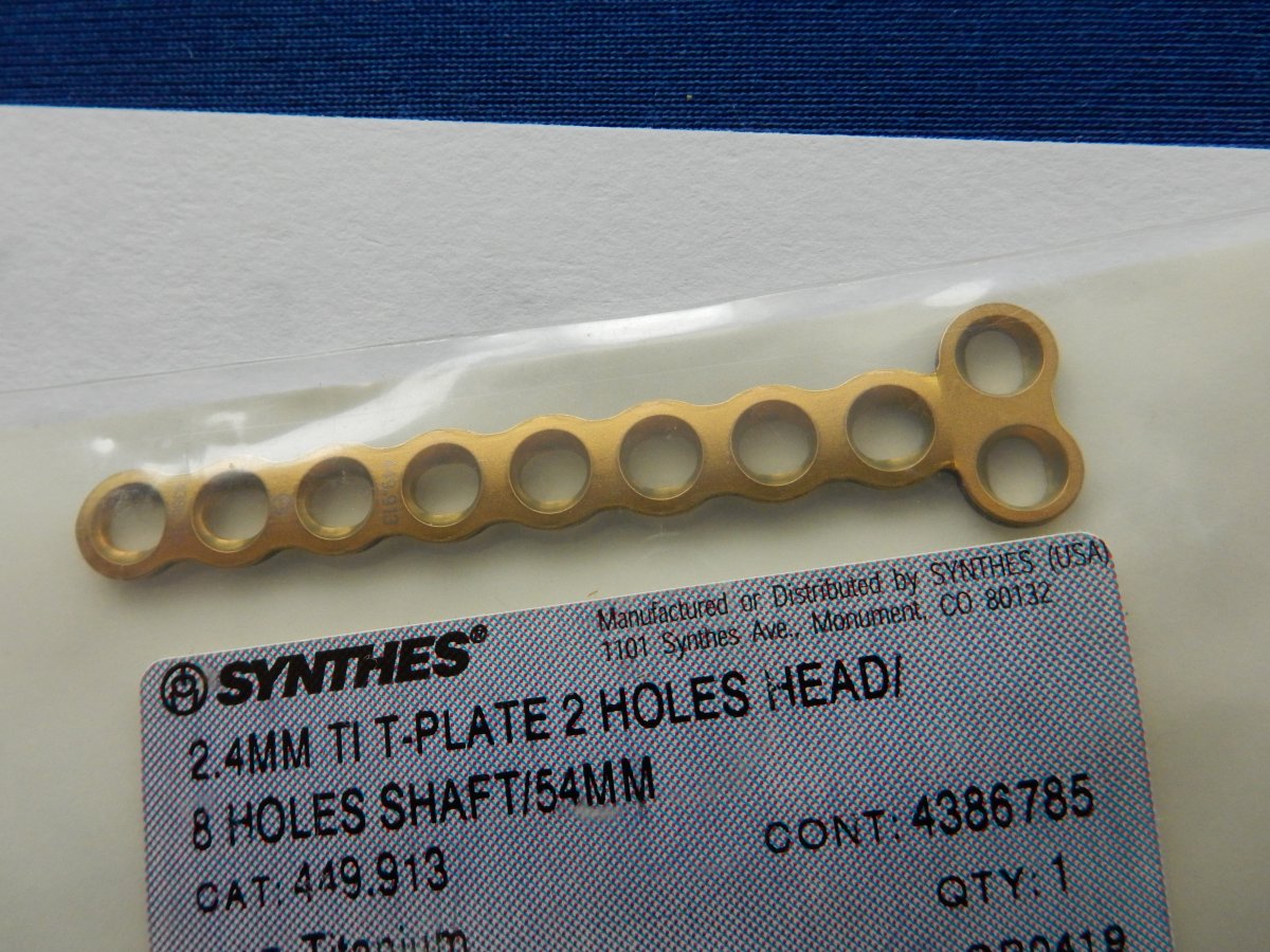 Synthes 449.913 2.4mm TI T-Plate 2 Holes Head/8 Holes Shaft/54mm - Image 2