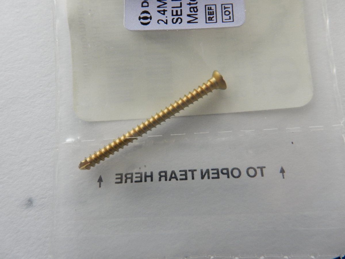 Synthes 401.530.96 2.4mm TI Cortex Screw Self-Tapping 30mm - Image 2