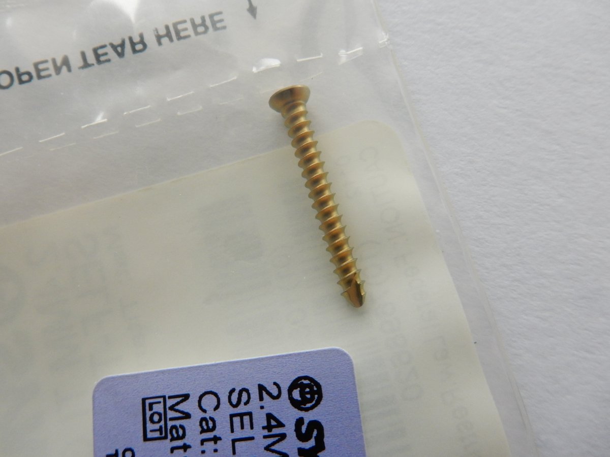 Synthes 401.520.96 2.4mm TI Cortex Screw Self-Tapping 20mm - Image 2