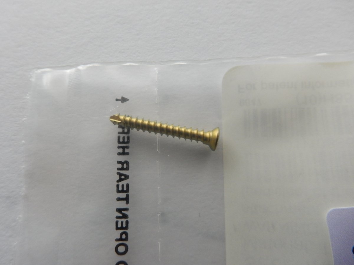 Synthes 401.518.96 2.4mm TI Cortex Screw Self-Tapping 18mm - Image 2