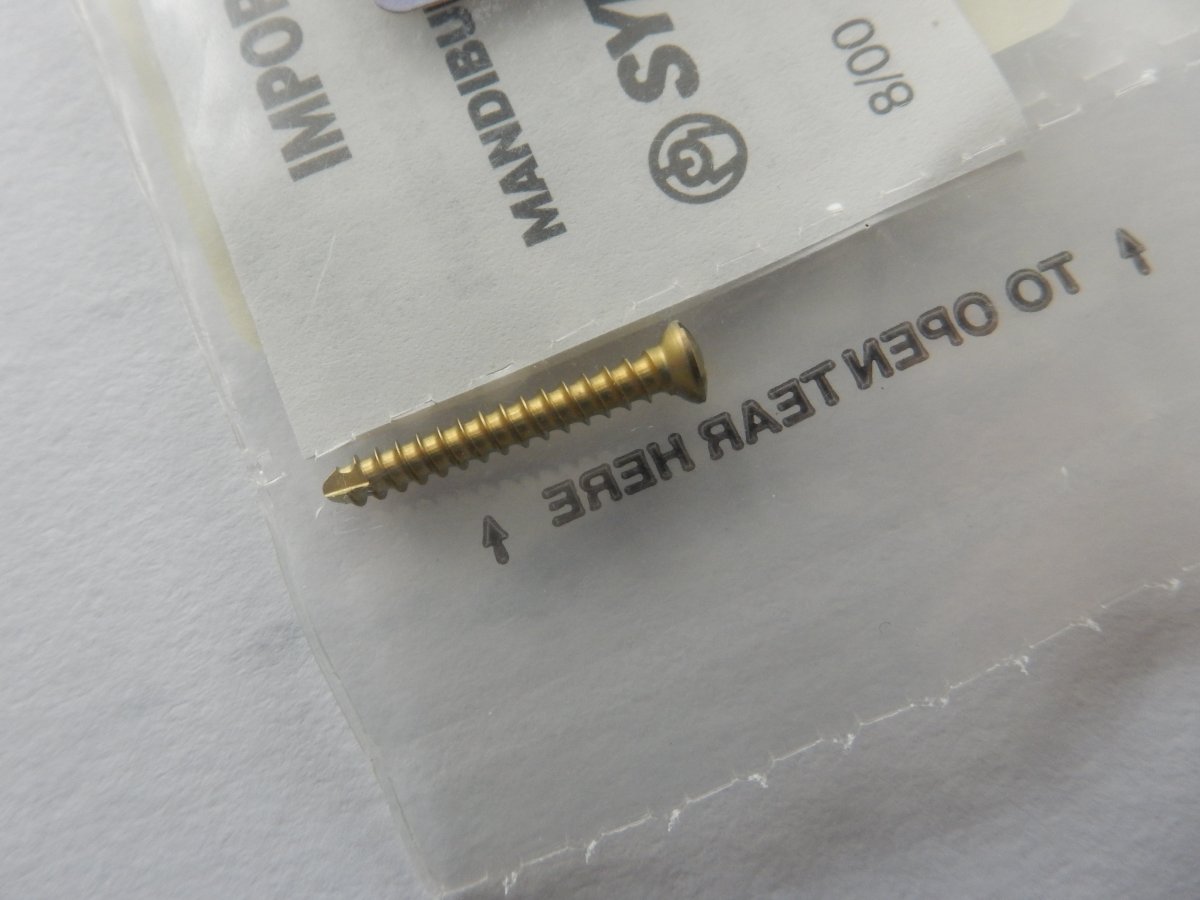 Synthes 401.518E 2.4mm TI Cortex Screw Self-Tapping 18mm - Image 2