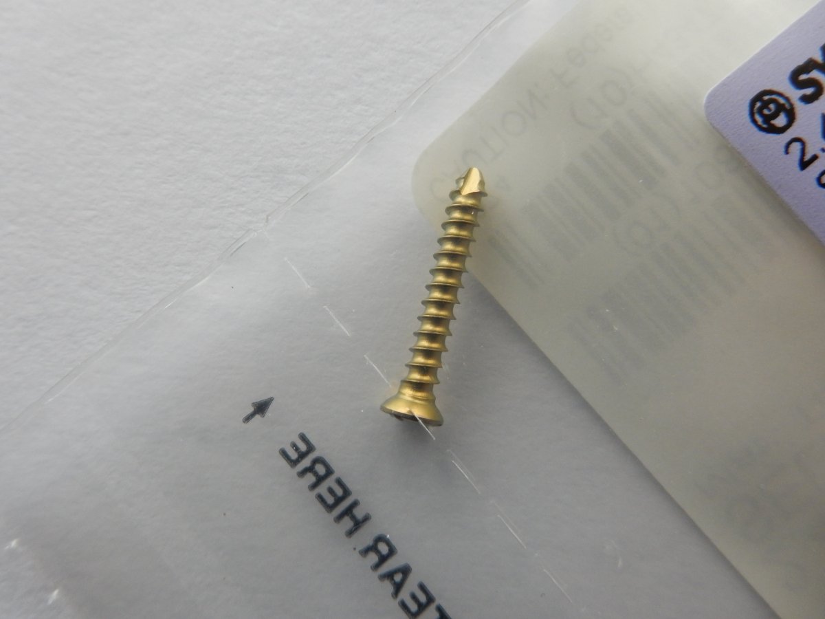 Synthes 401.516.96 2.4mm TI Cortex Screw Self-Tapping 16mm - Image 2