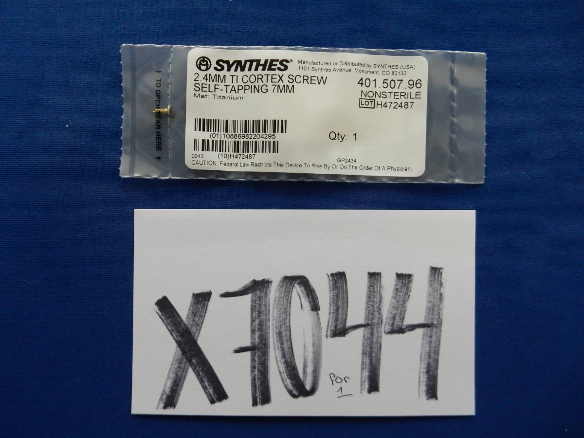 Synthes 401.507.96 2.4mm TI Cortex Screw Self-Tapping 7mm