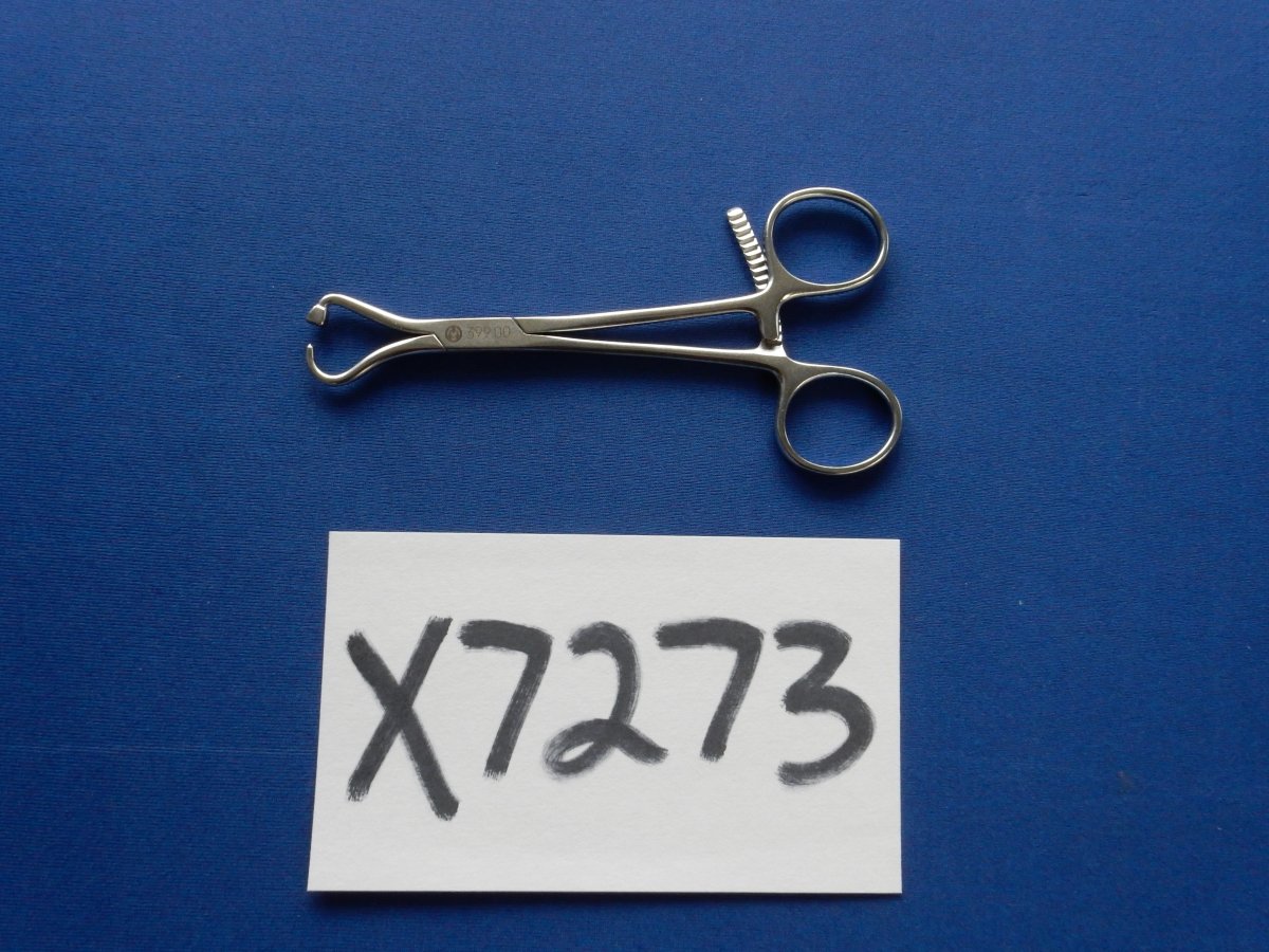 Synthes 399.00 Holding Forceps with Foot for Mini Plates