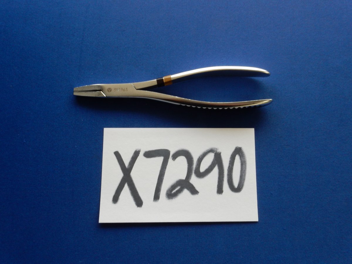 Synthes 391.963 Universal Bending Pliers