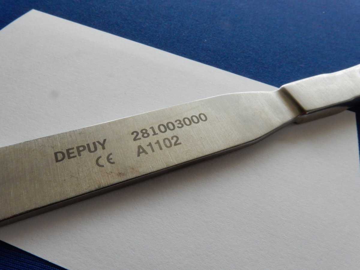 Depuy 281003000 Medium Hawkins Acromial Retractor - Image 4