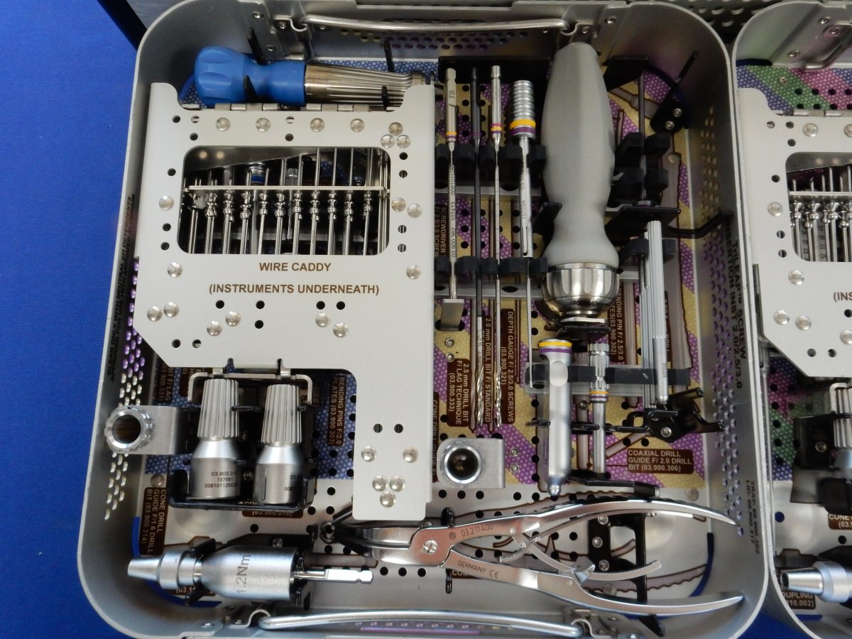 Depuy Synthes TriLEAP Lower Extremity Anatomic Plating System Complete w/ Instruments - Image 2