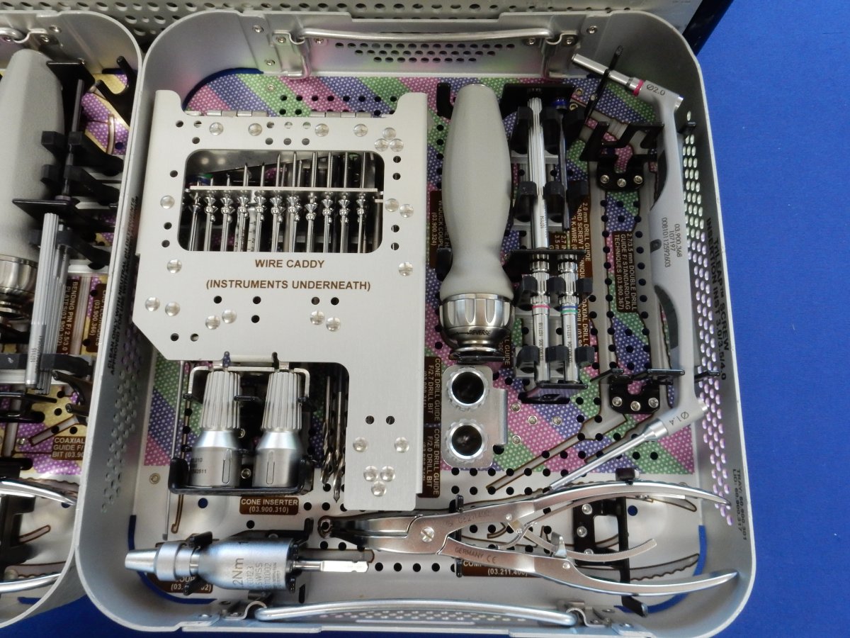 Depuy Synthes TriLEAP Lower Extremity Anatomic Plating System Complete w/ Instruments - Image 3