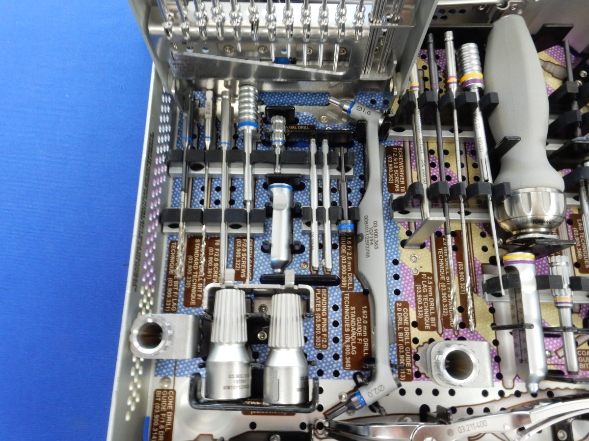 Depuy Synthes TriLEAP Lower Extremity Anatomic Plating System Complete w/ Instruments - Image 6