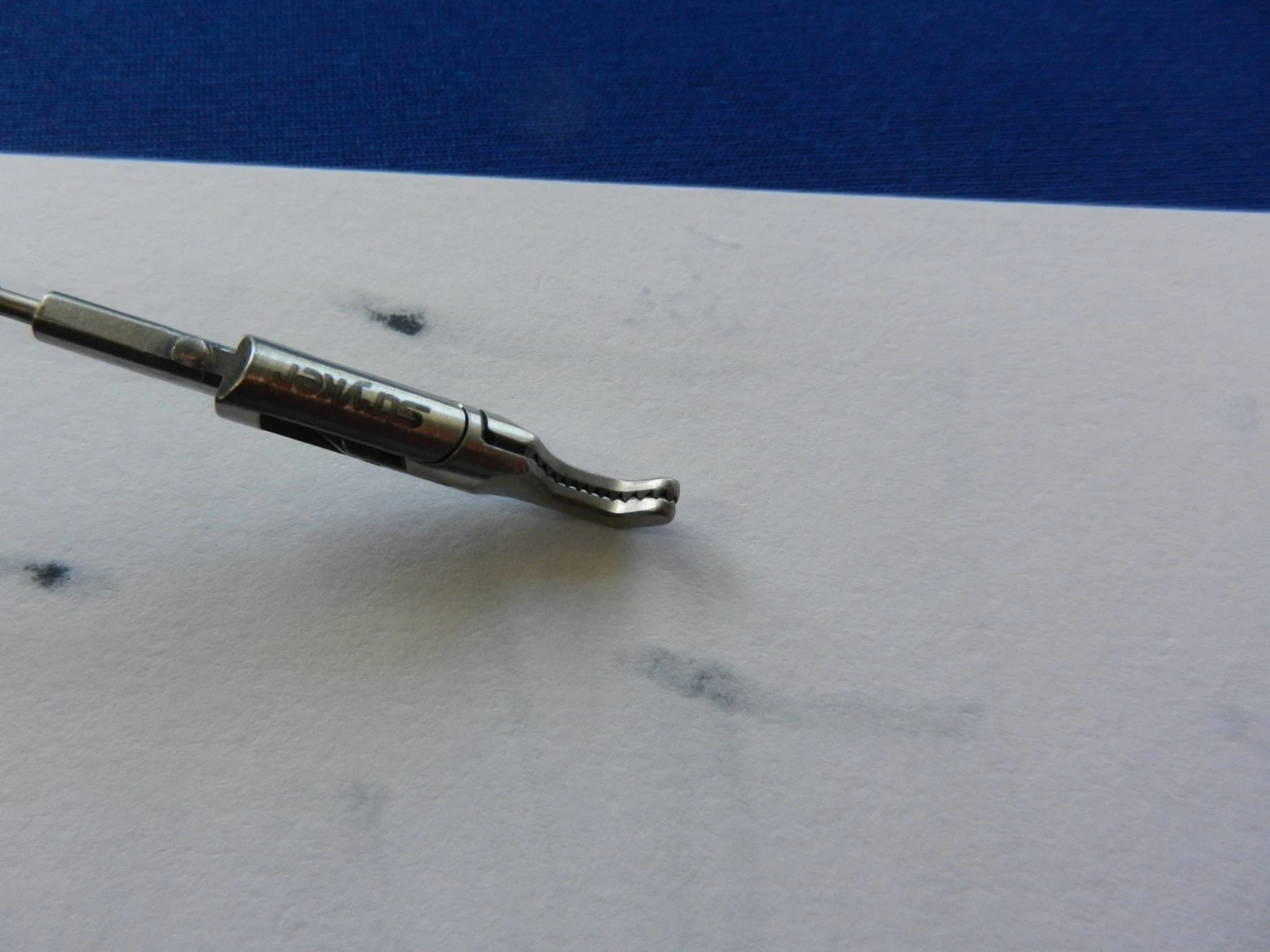 Stryker 250-080-694 Right Angle Laparoscopic Insert 5mm x 33cm - Image 2