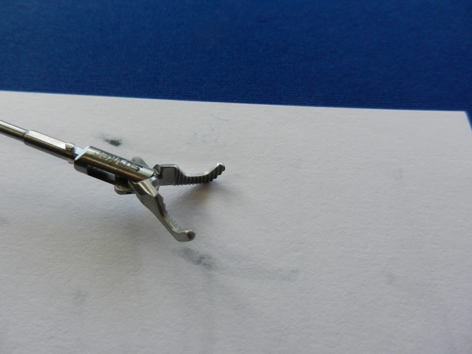 Stryker 250-080-694 Right Angle Laparoscopic Insert 5mm x 33cm - Image 3