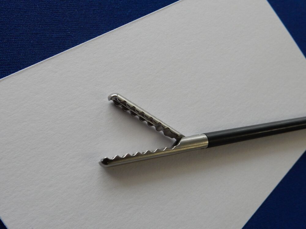 Aesculap PL231R Single Action 5mm x 45cm Atraumatic Grasper - Image 5