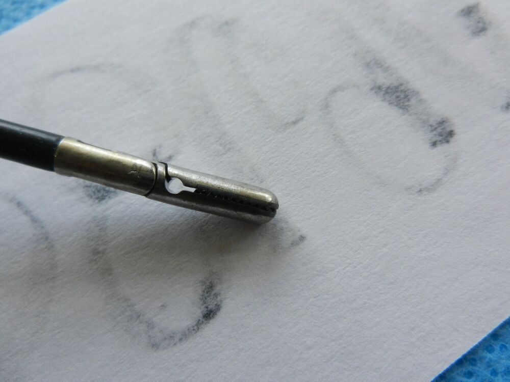D8690 Snowden Pencer Insulated Shaft Laparoscopic Grasper Forceps 90-8220 - Image 3