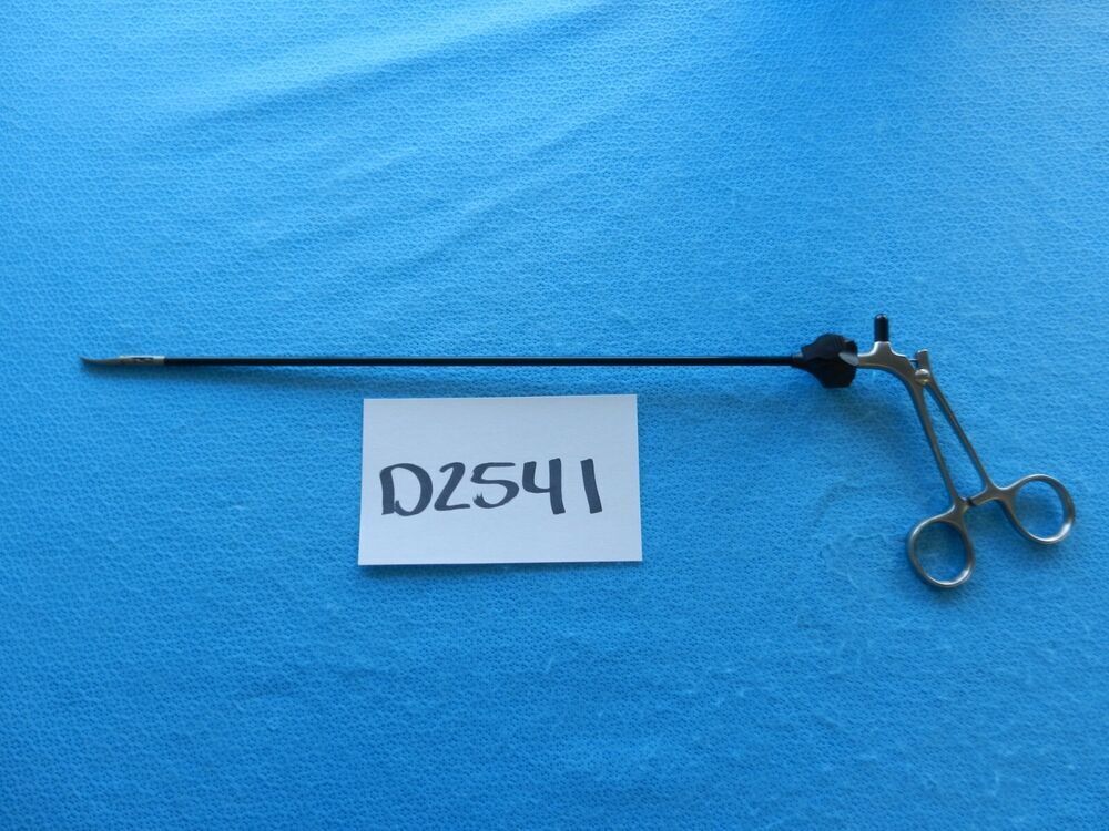 D2541 Weck Surgical 5mm 33cm Curved Locking Grasping Forceps 116731