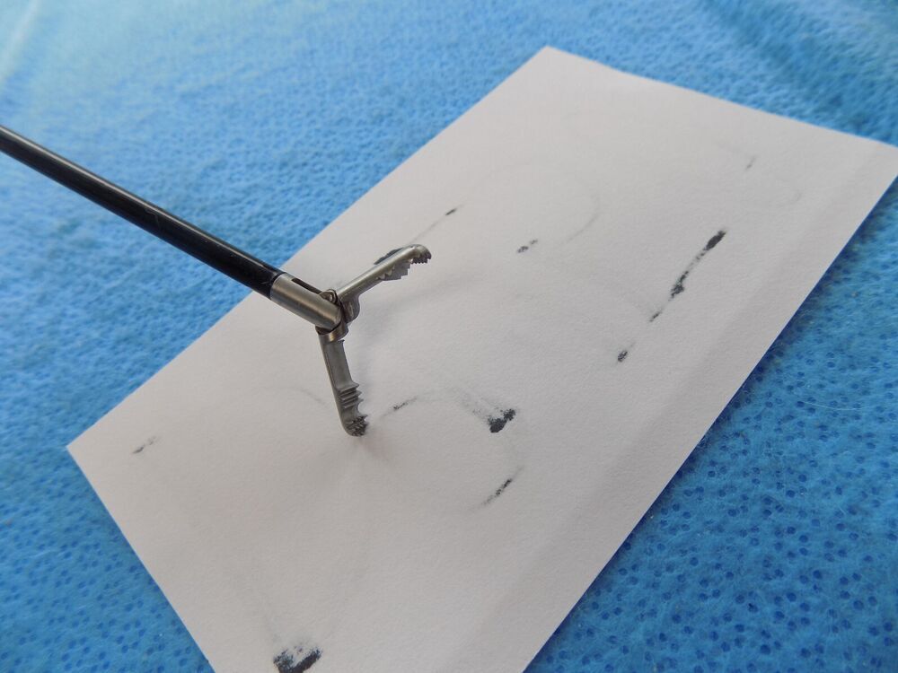 D9250 Snowden Pencer McKernan Fundus Laparoscopic Grasper 5mm x 32cm 90-3001 - Image 4