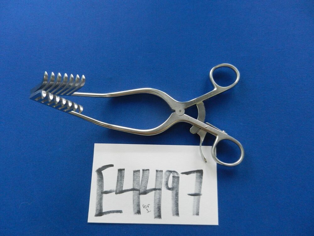 E4497 Codman 50-1363 Miskimon 7x7 Sharp Prong Retractor