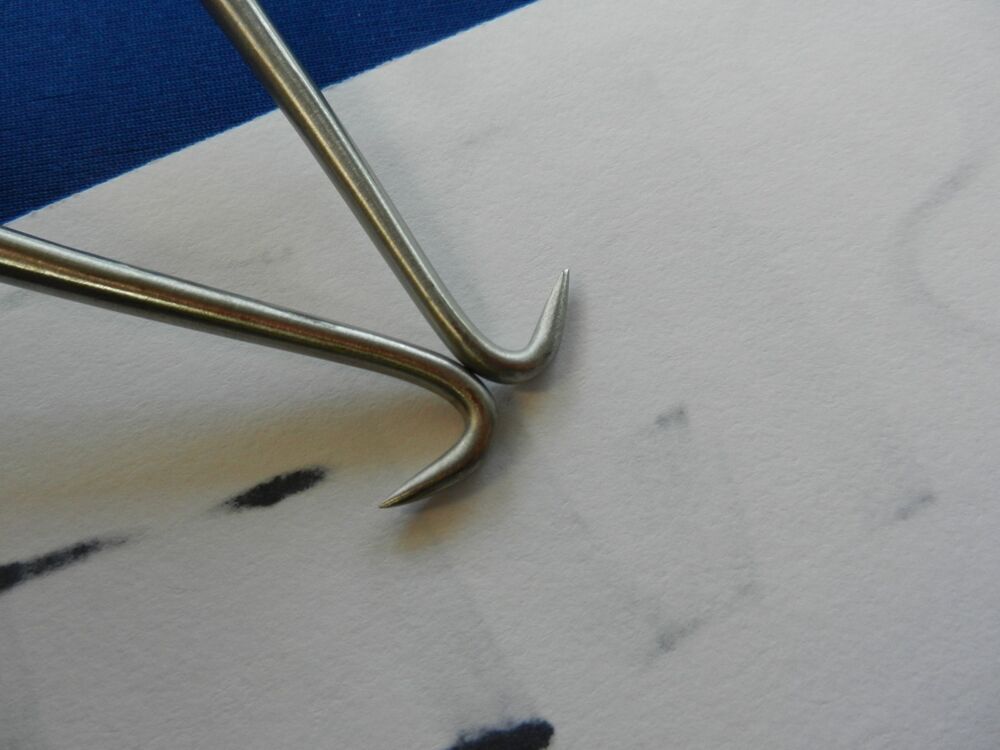 E7018 Arthrex AR-9260-44 Gelpi 2 Prong Sharp Tip Retractor 7.25" Overall Length - Image 3