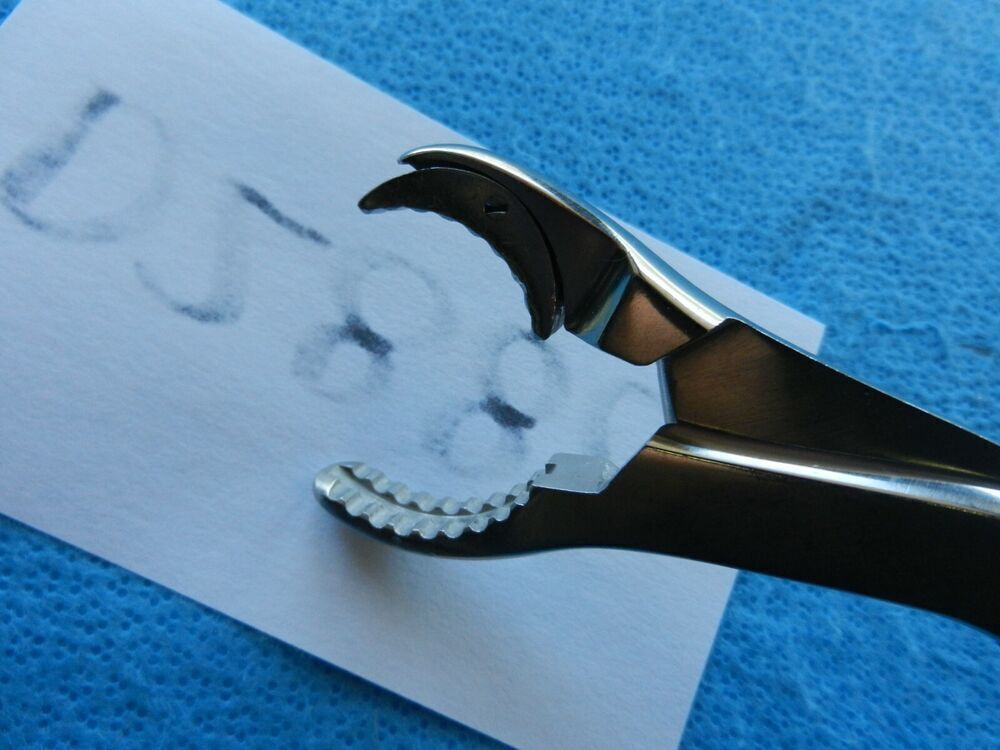 D2888 Codman Surgical Self Retaining Holding Forceps - Image 3