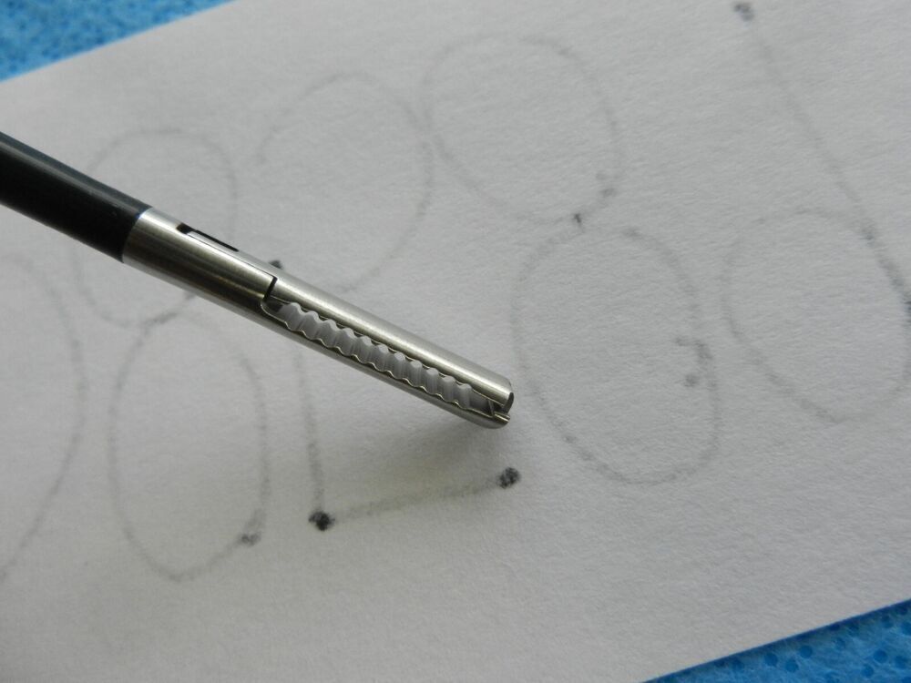 D8589 **NEW** Artisan Medical Standard 2x3 Traumatic Surgical Grasper NE345SL - Image 3