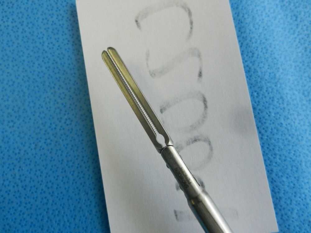 Snowden Pencer Surgical Laparoscopic 10mm 45cm DeBakey Clamp 90-6251 - Image 3