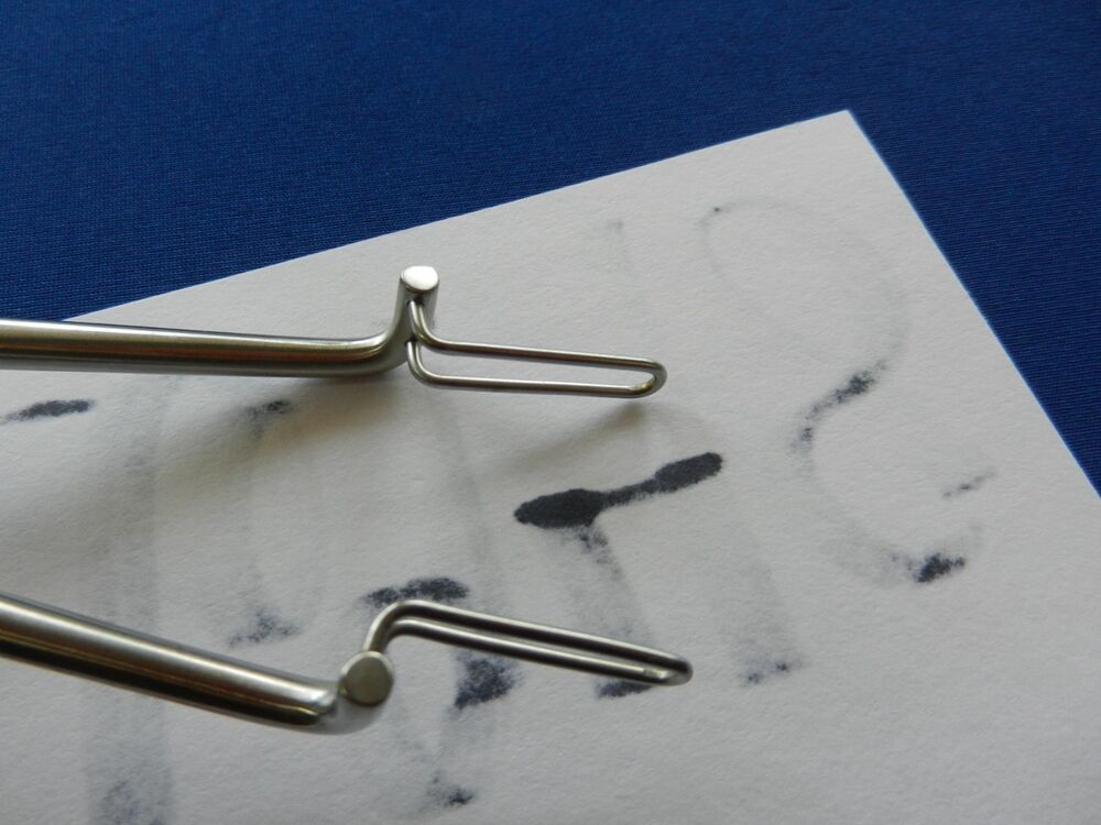 E6948 Miltex 30-1350 Kogan Fenestrated Jaw Speculum with Gauge 7x25mm - Image 4