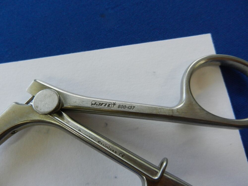 E7442 Jarit 600-137 Insulated Straight 2x3 Teeth Claw Forceps 32.5cm - Image 5