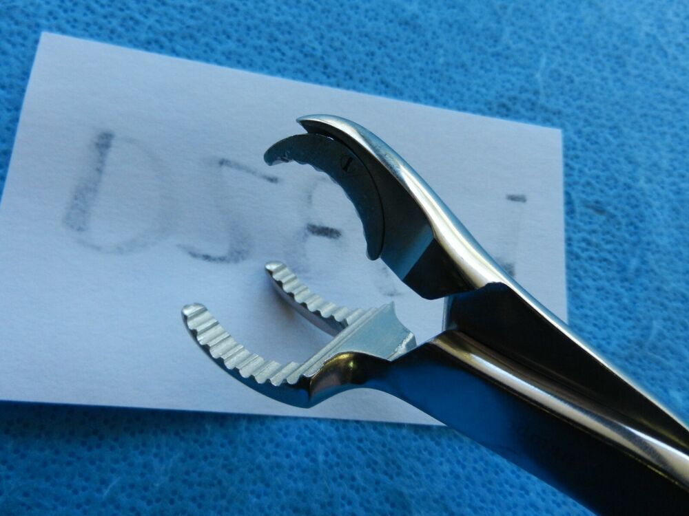 D2889 Codman Surgical Self Retaining Holding Forceps - Image 3
