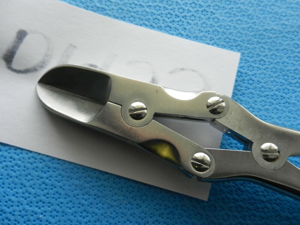 D1953 V. Mueller Surgical Cutting Forceps VM37-2246 - Image 3