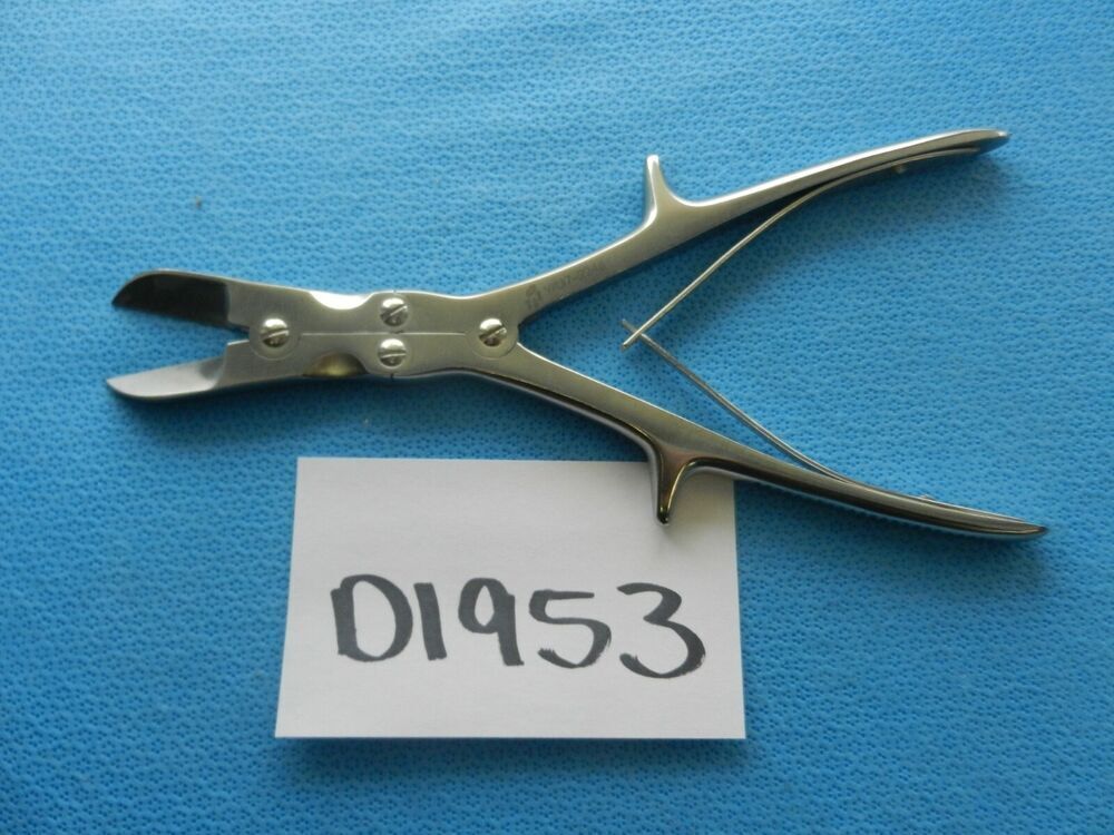 D1953 V. Mueller Surgical Cutting Forceps VM37-2246
