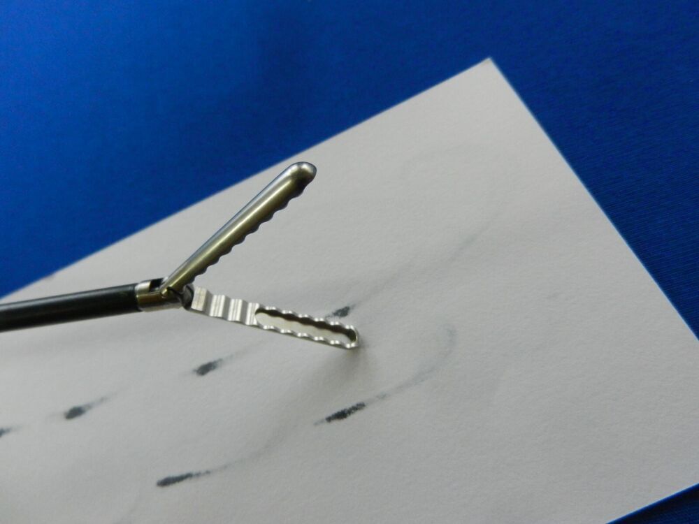 E3338 Storz 33821LFD Axillent Wave Grasper 5mm x 36cm - Image 4