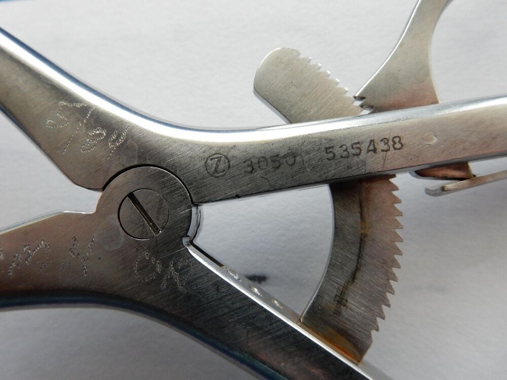 Zimmer 3050 Beckman Adson 25x25mm Retractor - Image 5
