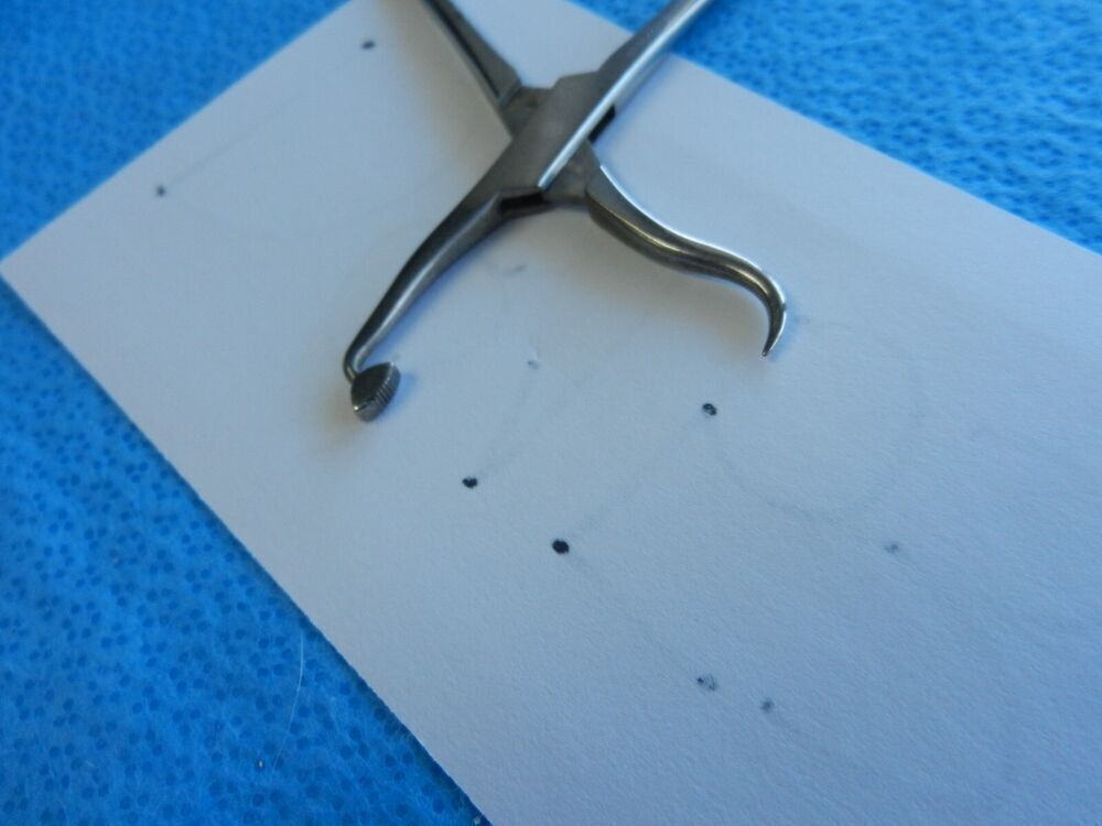 D8153 Zimmer Surgical Hooked Orthopedic Clamp Forceps 13cm Overall Length 2446 - Image 4