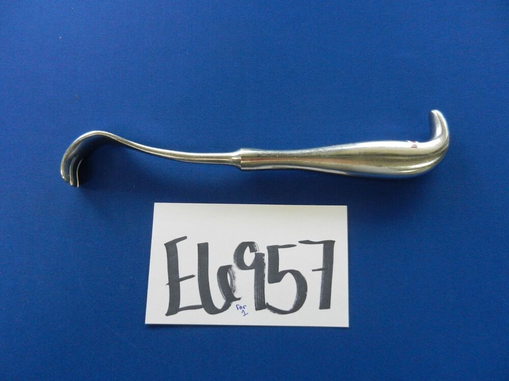 E6957 V. Mueller CH830 Semb 2.8cm x 1.9cm Wide Retractor 24.8cm Overall Length