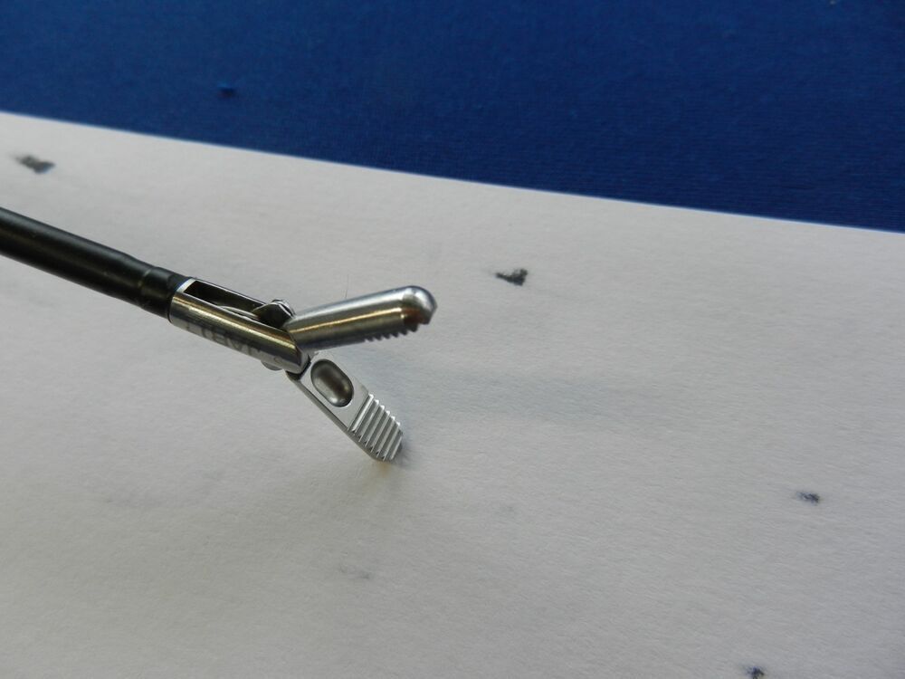 Jarit 625-105 Roto-Cam Laparoscopic Insulated Straight Grasping Forceps - Image 4