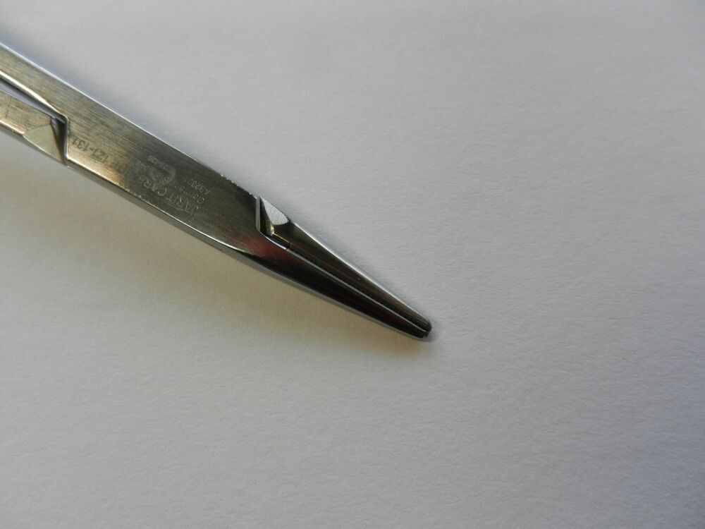 Jarit 121-131 Crile Wood Straight Serrated Jaw Needle Holder 18cm Overall Length - Image 3