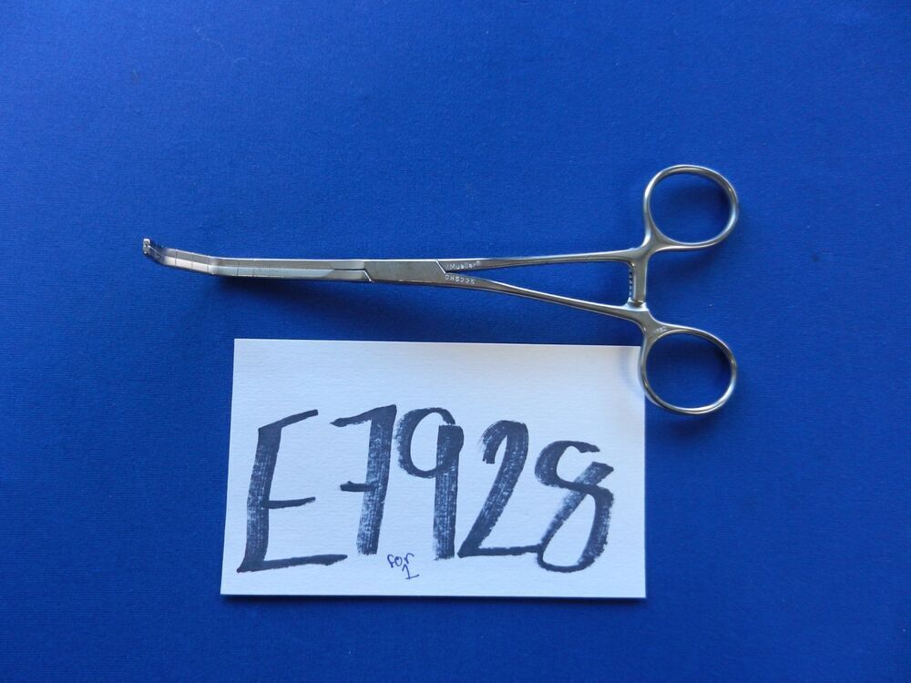 V. Mueller CH6225 Cooley Double Angled 60 Degree Clamp 17.8cm Long