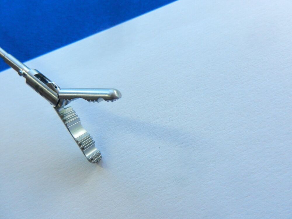 E1755 **NEW** Symmetry Surgical 5.0mm x 33cm Fundus Grasper Insert VG-1050Q - Image 4
