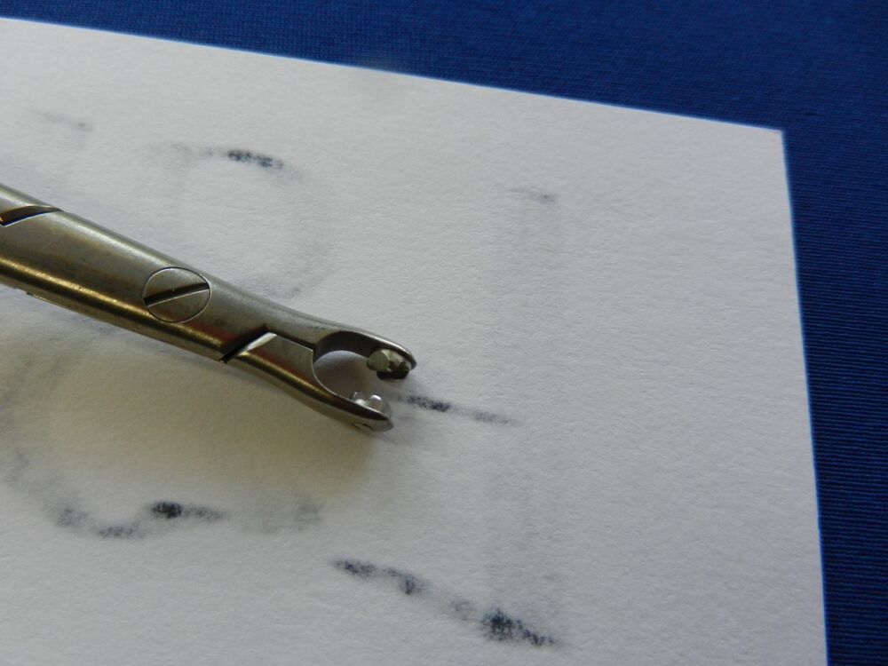 E7187 Aesculap FE512T Yasargil Standard Vario Clip Applier 90mm Length - Image 4