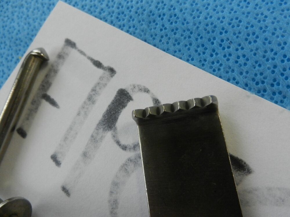 D5917 Codman Valin Retractor Body Set with Scoville Blade 50-1121 - Image 3