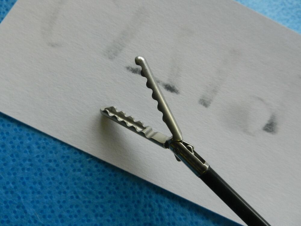 Snowden Pencer Surgical Laparoscopic 5mm Waved Grasping Forceps 90-7066 - Image 3