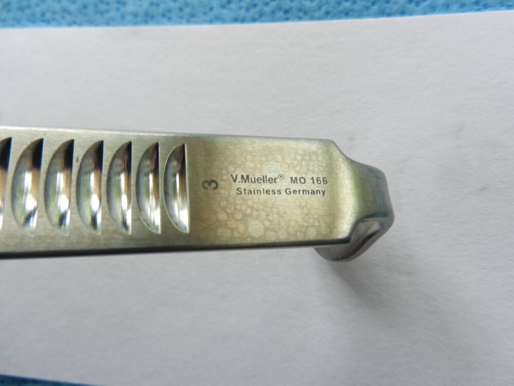 D3646 V. Mueller Surgical Davis Crowe No. 3 Blade MO166 - Image 4