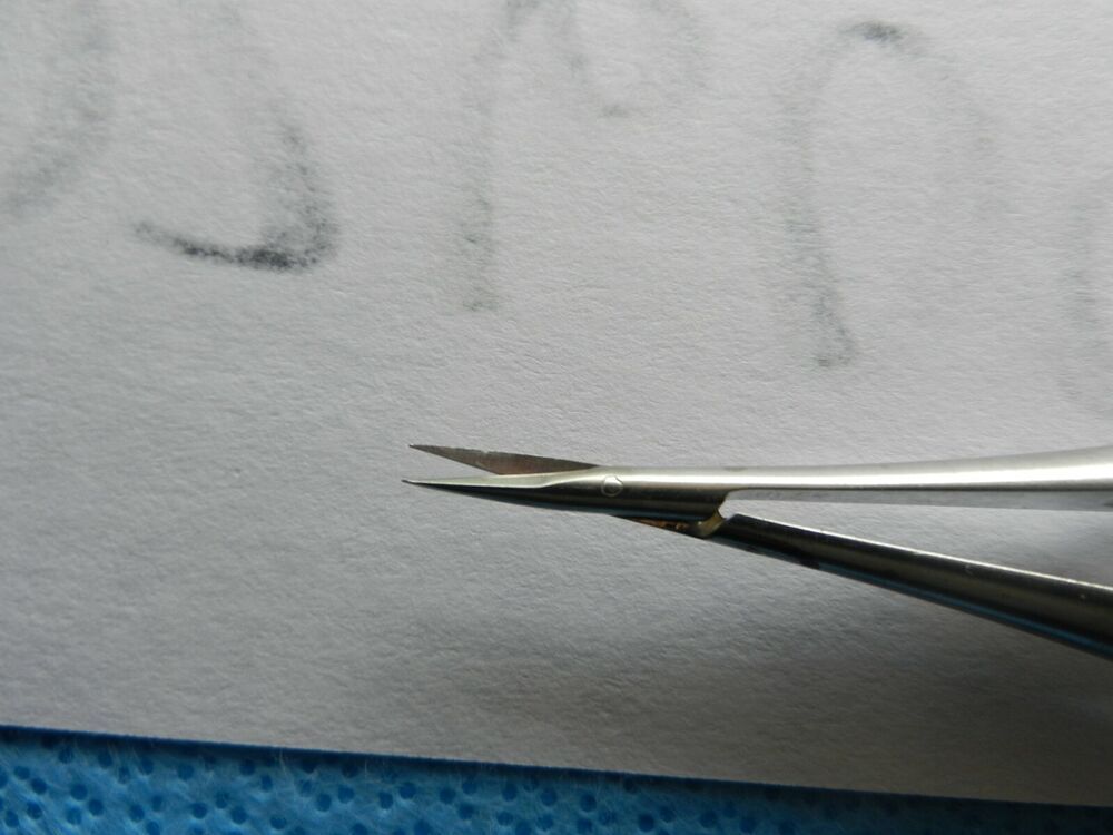 D2609 Micrins Surgical 5-1/4in Micro Scissors - Image 3